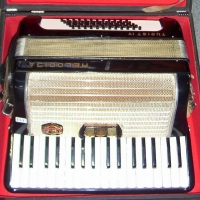 Vintage cased Melodita Turist 1V ACCORDIAN in fantastic condition - Sold for $104 - 2014