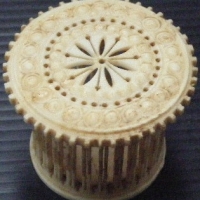 Very Small Round Ornate Carved IVORY Cricket Container, Pierced Screw-On Lid, Fine Column Work to Sides, H3cm d4cm - Sold for $79 - 2008