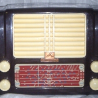 Vintage HMV Little Nipper Valve RADIO with brown and cream plastic case - Sold for $73 - 2009