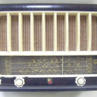 Vintage PHILIPS Bakelite RADIO - model 123 - dark mottled case - Sold for $134 - 2009