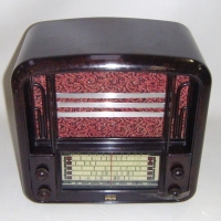 1930's AIRZONE FINE RADIO, in Lovely Bakelite Case, made by G W Green and Sons Melbourne - Sold for $146 - 2009