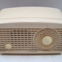 ASTOR MICKEY MANTLE RADIO, Cream Bakelite Case, good condition - Sold for $171 - 2009