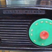 1930's  ASTOR MICKEY RADIO - Bakelite with green plastic dial and Red knob - Sold for $55 - 2009