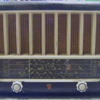 Vintage Brown Mottled Bakelite PHILIPS RADIO - Model 123 A, Cream Grill and Knobs - Sold for $92 - 2009