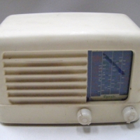 Cream BAKELITE OPERATIC valve  RADIO, Model 5B, Serial No054387 - Sold for $317 - 2009