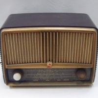 Brown Bakelite PHILIPS MANTLE RADIO with Gilt Front, Model No 08283 - Sold for $171 - 2009