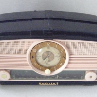 1950's Black & Pink RADIOLA 5 CLOCK RADIO (crack to case) - Sold for $171 - 2009