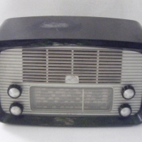 Vintage Black & Silver HMV MANTLE RADIO (crack to case) - Sold for $98 - 2009