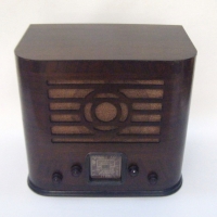 1930's Wooden Cased Deco Mantle Radio Stromberg Carlson Model 55B in very good condition, (cord cut off) - Sold for $177 - 2009