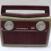 1960's MOTOROLA TRANSISTOR RADIO, mottled green body with burgundy front and unusual twisting handle - Sold for $171 - 2009