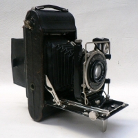 Vintage Icarette Zeiss Ikon dry plate CAMERA - bellow with cut off corners - c1910 - with leather case - Sold for $79 - 2009
