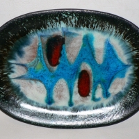 Large heavy ELLIS Australian POTTERY Charger with fab bright glass glaze to inner - 41cm wide - Sold for $183 - 2009