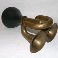 Vintage BRASS twin squeeze HORN - 27cm long - Sold for $61 - 2009