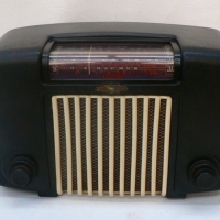 Vintage HEALING Golden Voice brown Bakelite mantle RADIO - model 502E - complete with knobs, working - Sold for $98 - 2009