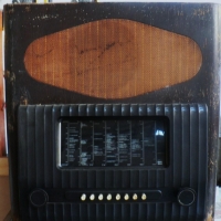 large c193040's Murphy brand English Valve Mantle Radio - Bakelite & wooden case - Sold for $73 - 2014