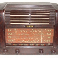 Brown Bakelite mantle Radio KRIELSLER model 3668 - Sold for $134