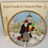 Mint boxed1980 ROYAL DOULTON Character Collector Plate - The Balloon Man NoD6655 - makers mark & details verso - Sold for $110 - 2012