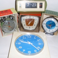 5 x 1960/70's Clocks inc pale green flip number alarm clock, blue & white Europa battery wall clock, & stylish HERO alarm clocks - Sold for $61 - 2012