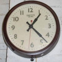 1940/50's Industrial SMITHS SECTRIC Classroom wall clock - bakelite surround - Made in GREAT BRITAIN - Sold for $134 - 2012