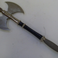 Medieval style hand held BATTLE AXE with sharpened Ssteel blades, very good cond - Sold for $67 - 2012