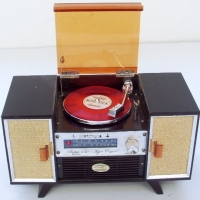 RETRO Miniature plastic RADIOGRAM shaped musical JEWELLERY Box - Lift up lid, turntable spins as FUR ELISE Plays, made by MUSICA - Sold for $61 - 2013