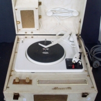 Portable 5060's 'MAXWELLS'  valve record player with fab cream vinyl case, Garrard turntable & working order - Sold for $67 - 2013