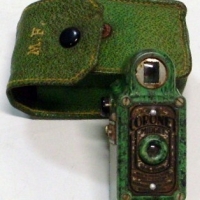 Coronet Midget 16mm Camera, mottled greenblack Bakelite case & green leather case - Sold for $110 - 2013