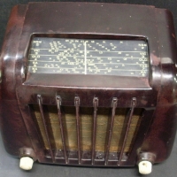 Brown Bakelite Art Deco valve radio with white knobs - Sold for $92 - 2013