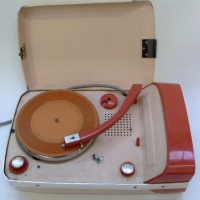 Pink Toshiba 1950/60's record player - Sold for $55 - 2013