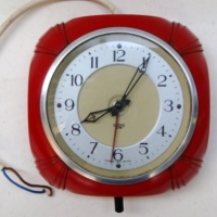 Smiths retro red Bakelite wall clock - Sold for $98 - 2013