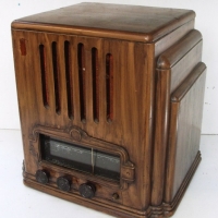 AWA Fisk Radiola R52 'empire state' radio with Wooden case circa 1938 - Sold for $146 2014