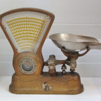 Dayton brass grocers computing scales - with lipped pan weighs up to 2lbs - Sold for $122 - 2014