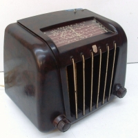 Philips vintage Bakelite valve radio model 122b - Sold for $67 - 2014