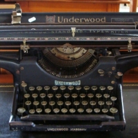 c1900 Underwood Standard TYPEWRITER - good original condition - Sold for $159 - 2014