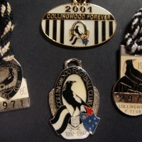 Grp lot 4 x Collingwood membership medallions - 1980, 89, 92 & 2001 - Sold for $67 - 2014
