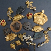 Large group lot Australian army badges inc - Majors crowns, Rising sun badges, Shoulder titles, circa WW2 - 1950s - Sold for $98 - 2014