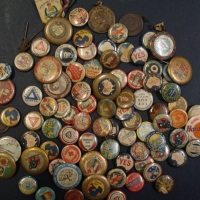 Group lot Australian WW1 badges for ANZAC day, Wattle day, Referendums etc - Sold for $390 2014