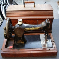 Portable hand cranked Singer sewing machine in walnut case - Sold for $61 2014