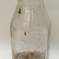 Castrol Wakefield Oil bottle - One quart - marked property of  CC Wakefield & Co - Sold for $85 - 2014