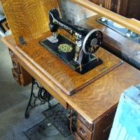 Original 1914 Singer Sewing Machine in oak cabinet - 6 ornate small drawers inc. original paperwork & bobbins - Sold for $183 - 2014