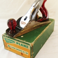 Boxed Turner Australia 4 12 smoothing plane with Swedish made Anton Berg plane blade  In excellent condition with red translucent totes - Sold for $55 - 2014