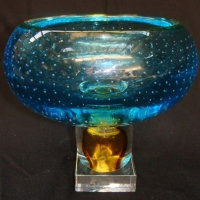 Heavy Italian art glass footed bowl with controlled bubble decoration - Sold for $49 - 2014