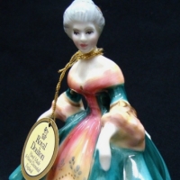 Royal Doulton figurine - Southern Belle - HN 3244 - modeled by Peggy Davies (1989+) Michael Doulton Signature Collection - 101 cms H - Sold for $61 - 2015