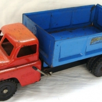 Vintage Australia pressed steel Wyn Toy truck with Hydraulic Power  tipping action - Sold for $287 - 2015