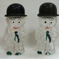 Boxed pair of glass novelty salt n pepper shakers - gents wearing  Bakelite bowler hats - Sold for $27 - 2015