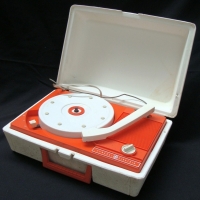 Retro Orange & white plastic Portable General Electric Turntable - Sold for $43 - 2015