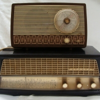 2 x Vintage Kriesler Mantle radios - Sold for $30 - 2015