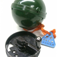2 x vintage BAKELITE items inc, green wool holder ball & a black wool rug cutter - Sold for $30 - 2015