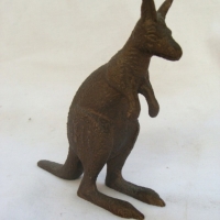 Bronze International Harvester kangaroo with IH logo and Geelong Works - H10 cm - Sold for $98 - 2015