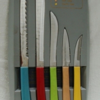 5 pce Wiltshire KNIFE SET - colour coded melamine handles, magnetized display - Sold for $43 - 2015